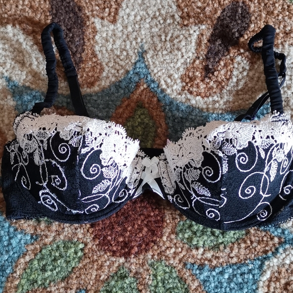 Sophie B. Bra - Picture 2 of 10